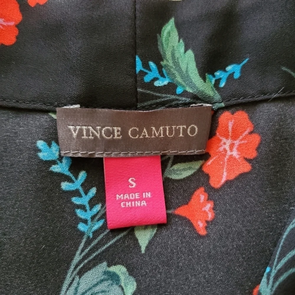 NWT VINCE CAMUTO V-Neck Blouse - Picture 2 of 5